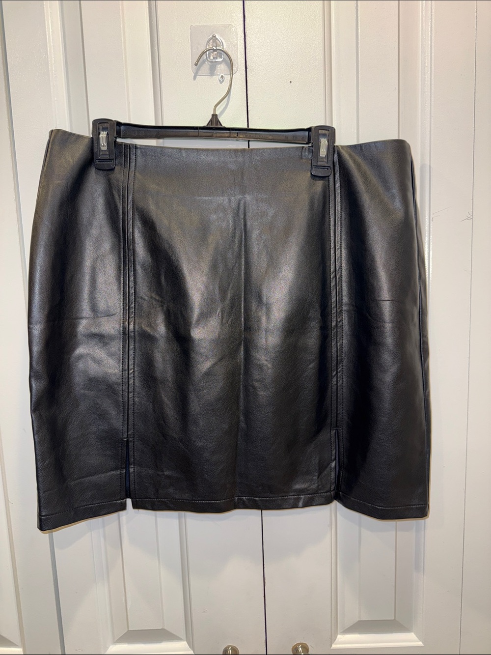 Mangopop‎ Black Faux Leather Mini Skirt with Vertical Seams